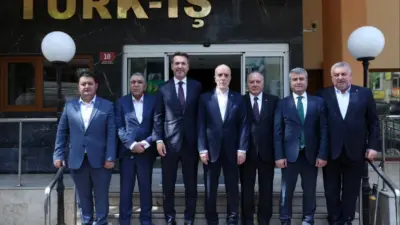 Enerji ve Tabii Kaynaklar Bakanı Alparslan Bayraktar, Türkiye İşçi Sendikaları