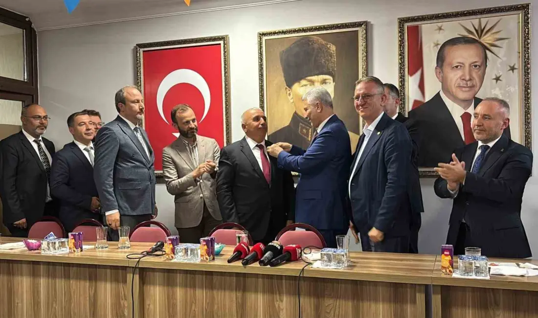 Ticaret Bakanı Ömer Bolat, Kütahya’nın Tavşanlı ilçesinde katıldığı programda AK