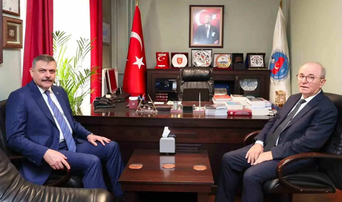 İçişleri Bakanı Mustafa Çiftçi, Türk İdareciler Derneği’ni ziyaret etti. İçişleri