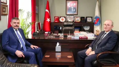 İçişleri Bakanı Mustafa Çiftçi, Türk İdareciler Derneği’ni ziyaret etti. İçişleri