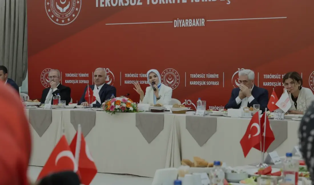 Bakan Mahinur Özdemir Göktaş, Diyarbakır'da düzenlenen Terörsüz Türkiye Kardeşlik Sofrası'nda