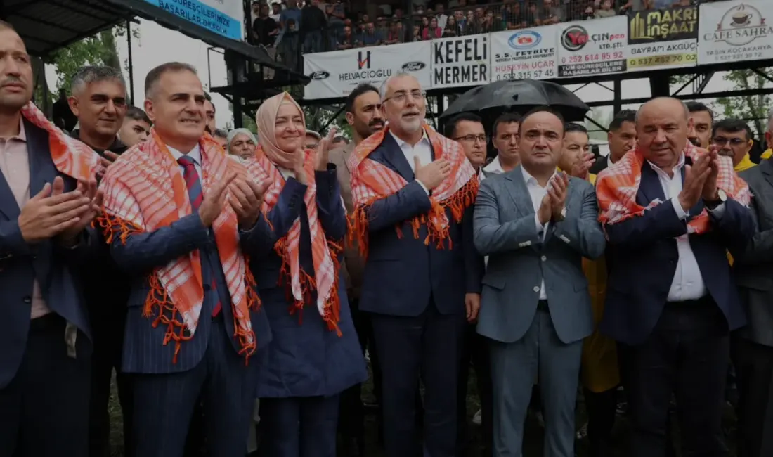 Bakan Vedat Işıkhan, Seydikemer'de katıldığı yağlı güreş müsabakalarında devletin geleneksel