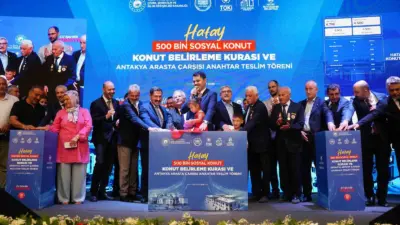 Hatay’da düzenlenen ‘Ev Sahibi Türkiye’ Konut Belirleme Kura Töreni’ne katılan