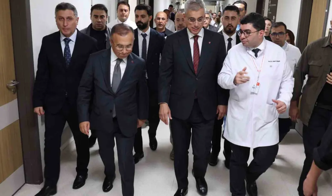 Sağlık Bakanı Kemal Memişoğlu, uğradığı bıçaklı saldırıda ağır yaralanan Yeni