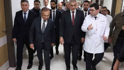 Sağlık Bakanı Kemal Memişoğlu, uğradığı bıçaklı saldırıda ağır yaralanan Yeni