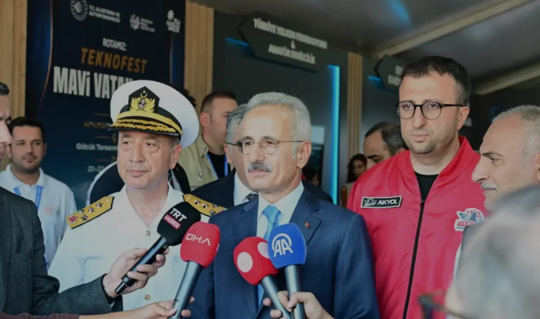 Bakan Abdulkadir Uraloğlu, Gölcük'te düzenlenen TEKNOFEST Mavi Vatan'da Türkiye'nin gemi
