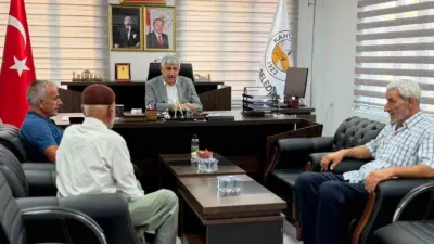 Adıyaman’ın Kahta ilçe Belediye Başkanı Mehmet Can Hallaç, vatandaşlarla bir