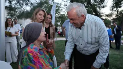 Esentepe Mahallesi sakinleri ile bir araya gelen Nilüfer Belediye Başkanı