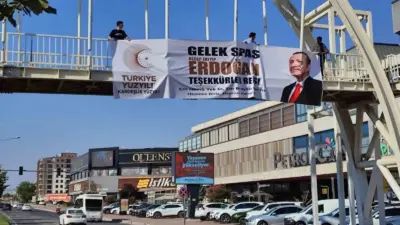 Batman’ın çeşitli noktalarına, “Terörsüz Türkiye” sürecine destek amacıyla Türkçe ve