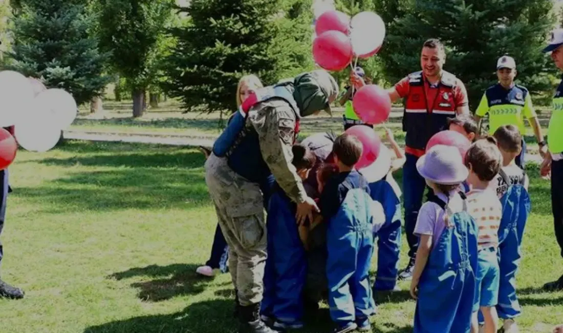 Bayburt İl Jandarma Komutanlığı, 25 anaokulu öğrencisine yönelik düzenlediği etkinlikte