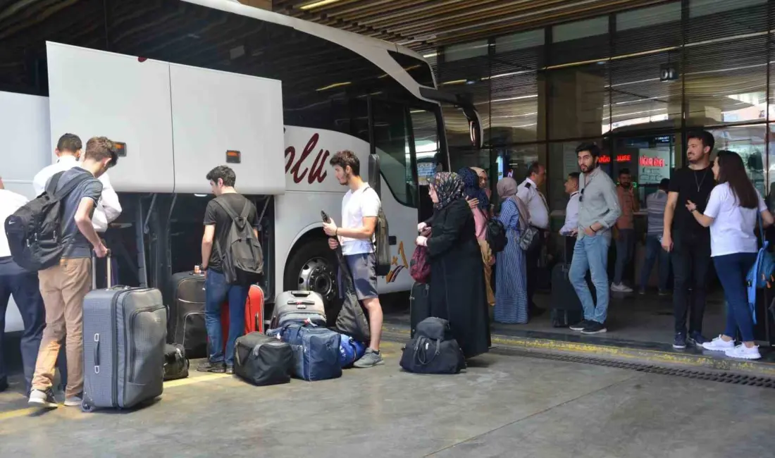 Şehirlerarası otobüs yolculuklarının vazgeçilmezi ikramlar artık tarih oluyor. Bir zamanlar