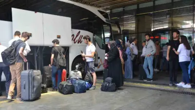 Şehirlerarası otobüs yolculuklarının vazgeçilmezi ikramlar artık tarih oluyor. Bir zamanlar