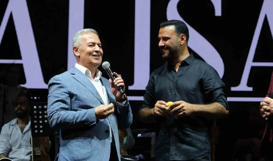 Aydın’ın Buharkent ilçesinde 19’uncu Taze İncir Festivali, ünlü sanatçı Alişan’ın