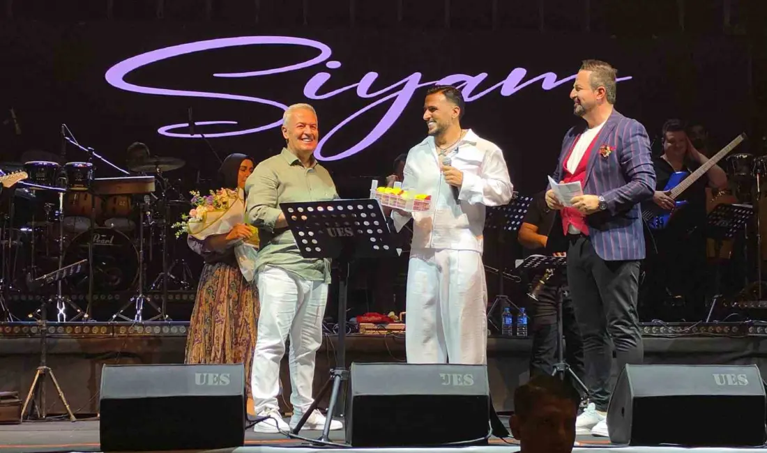 Buharkent Taze İncir Festivali’nin ikinci gününde sahne alan Eypio seyircilere