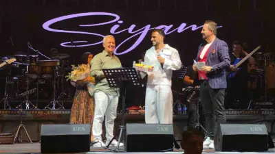 Buharkent Taze İncir Festivali’nin ikinci gününde sahne alan Eypio seyircilere