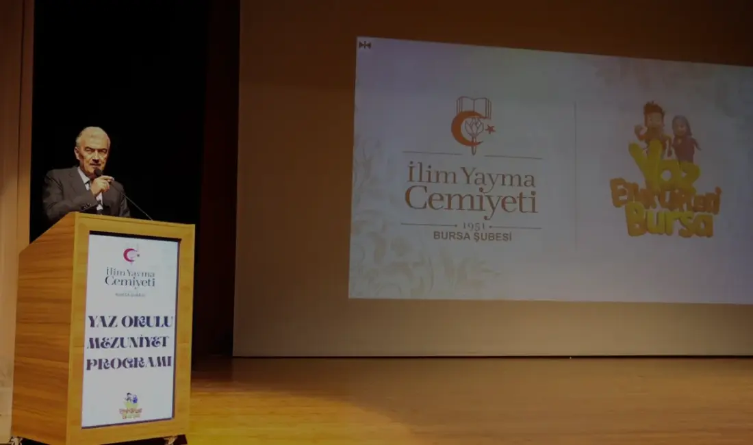 Bursa'da İlim Yayma Cemiyeti Yaz Okulu mezuniyet töreni düzenlendi. Vali