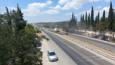 Bursa’nın Nilüfer ilçesinde yaşanan anız yangınında alevler İzmir yoluna kadar