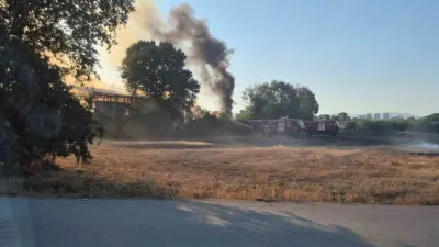 Bursa’da depo ve tarlalık alanda çıkan yangın, itfaiye ekiplerinin müdahalesiyle