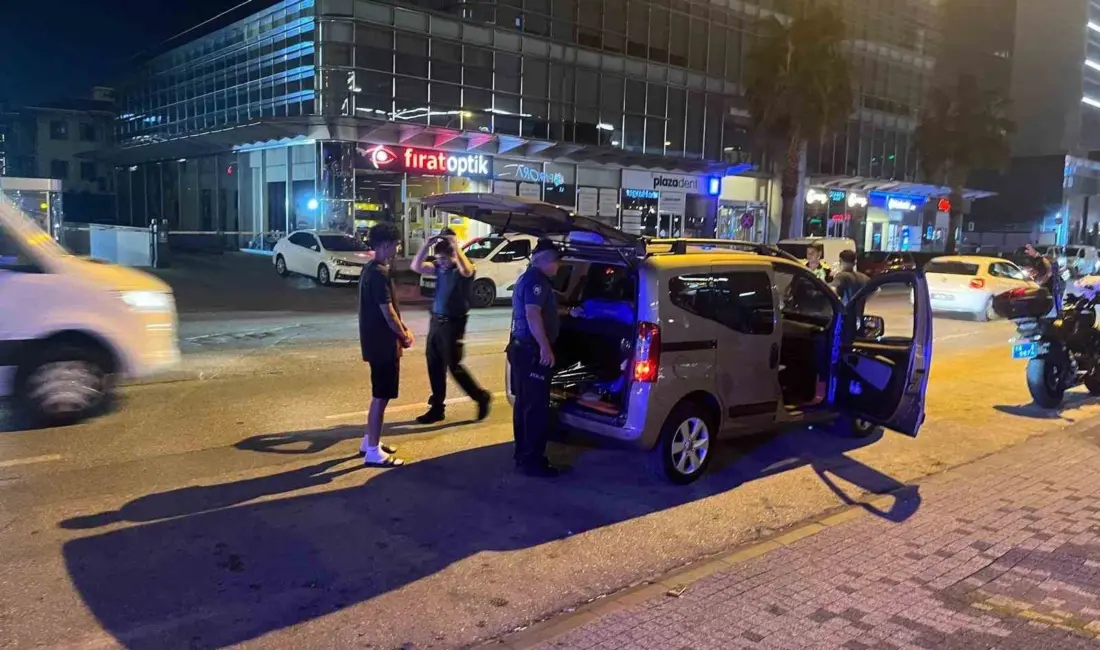 Bursa’da polis ekiplerince gerçekleştirilen huzur uygulamasında 2 bin 468 şahsın
