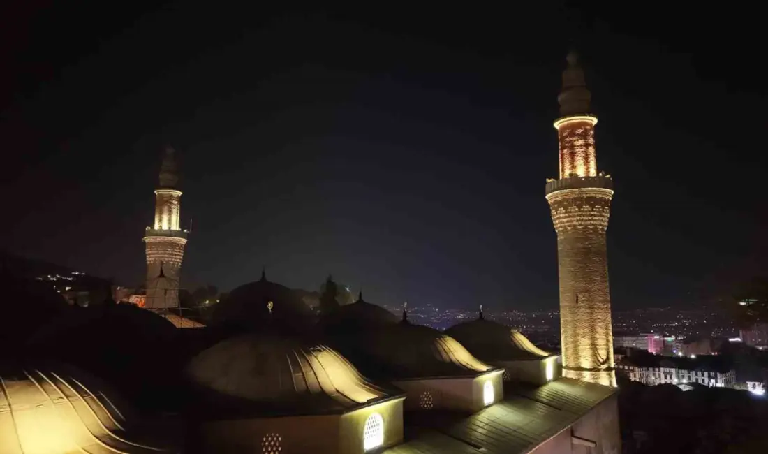 Bursa’da Mevlid Kandili, camilerde edilen dualar ve kılınan namazlarla manevi