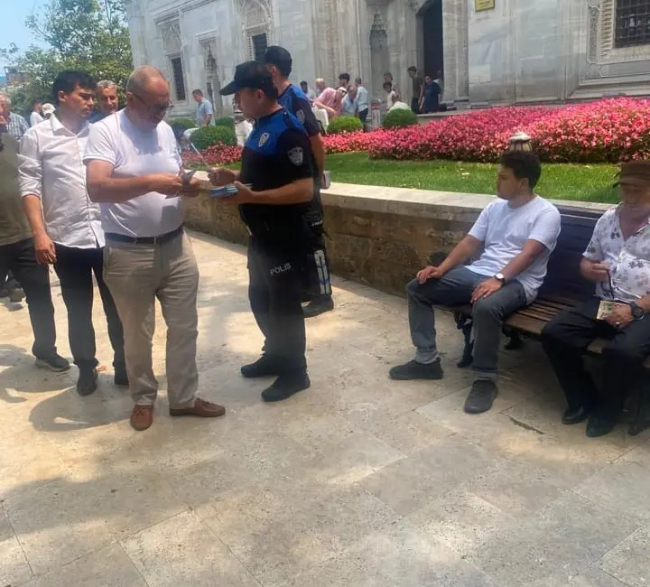 Bursa’da polis ekipleri, Yıldırım ilçesindeki Yeşil Camii’nde cuma namazı sonrası