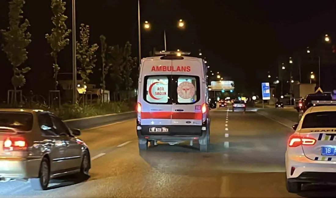 Bursa’da ters istikametten ana artere çıkan otomobil, seyir halindeki başka