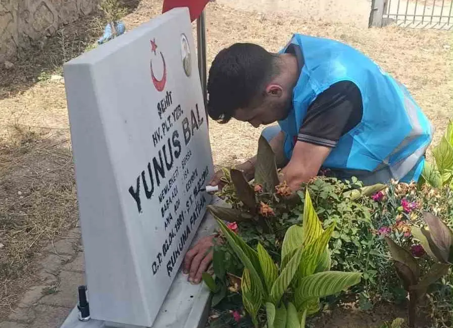 Bursa’nın Yenişehir ilçesinde Yenişehir Ülkü Ocakları Ortaöğretim Birimi tarafından şehitlik
