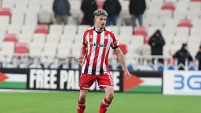 Bursaspor Kulübü, Sivasspor forması giyen 21 yaşındaki genç stoper Emirhan