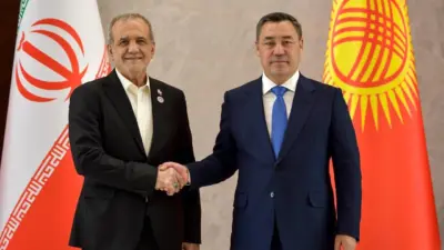 Kırgızistan Cumhurbaşkanı Sadır Caparov, İran Cumhurbaşkanı Mesud Pezeşkiyan ile bir