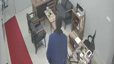 Bursa’da bir beyaz eşya tamirhanesine giren şahıs, masanın üzerinde bulunan