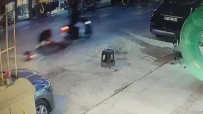 Bursa’nın Gemlik ilçesinde su borusu değişimi için açılan çukuru fark