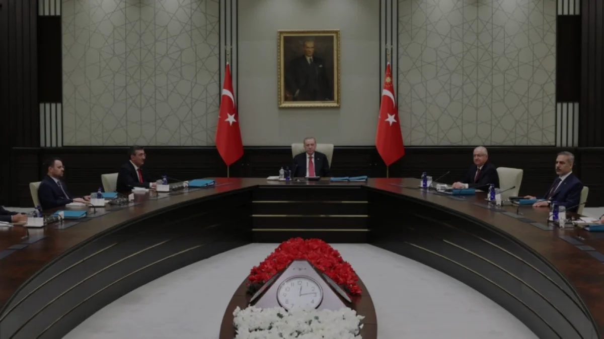 Cumhurbaşkanı Erdoğan başkanlığında toplanan Yüksek Askerî Şûra, Cumhurbaşkanlığı Külliyesi'nde kritik