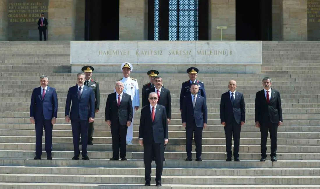 Cumhurbaşkanı Recep Tayyip Erdoğan başkanlığındaki Yüksek Askeri Şura (YAŞ) üyeleri