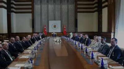 Cumhurbaşkanı Erdoğan, şehit aileleri ve gazileri Cumhurbaşkanlığı Külliyesi'nde kabul ederek