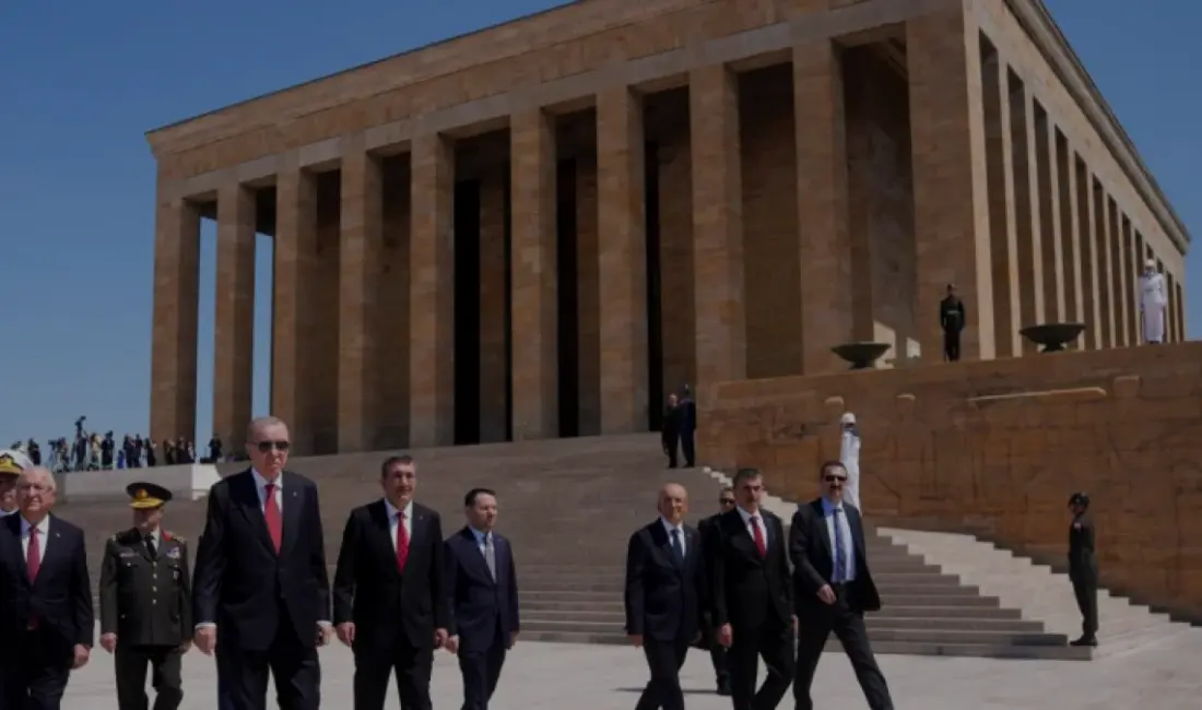 Cumhurbaşkanı Erdoğan başkanlığındaki YAŞ üyeleri, 2026 yılı toplantısı öncesinde Anıtkabir'i