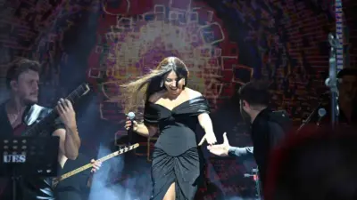 Manisa’nın Demirci ilçesinde düzenlenen Kurtuluş Festivali etkinlikleri kapsamında sahne alan