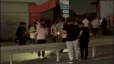 Bursa’da direksiyon hakimiyetini kaybeden motosiklet sürücüsü bariyerlere çarptı. Ağır yaralanan