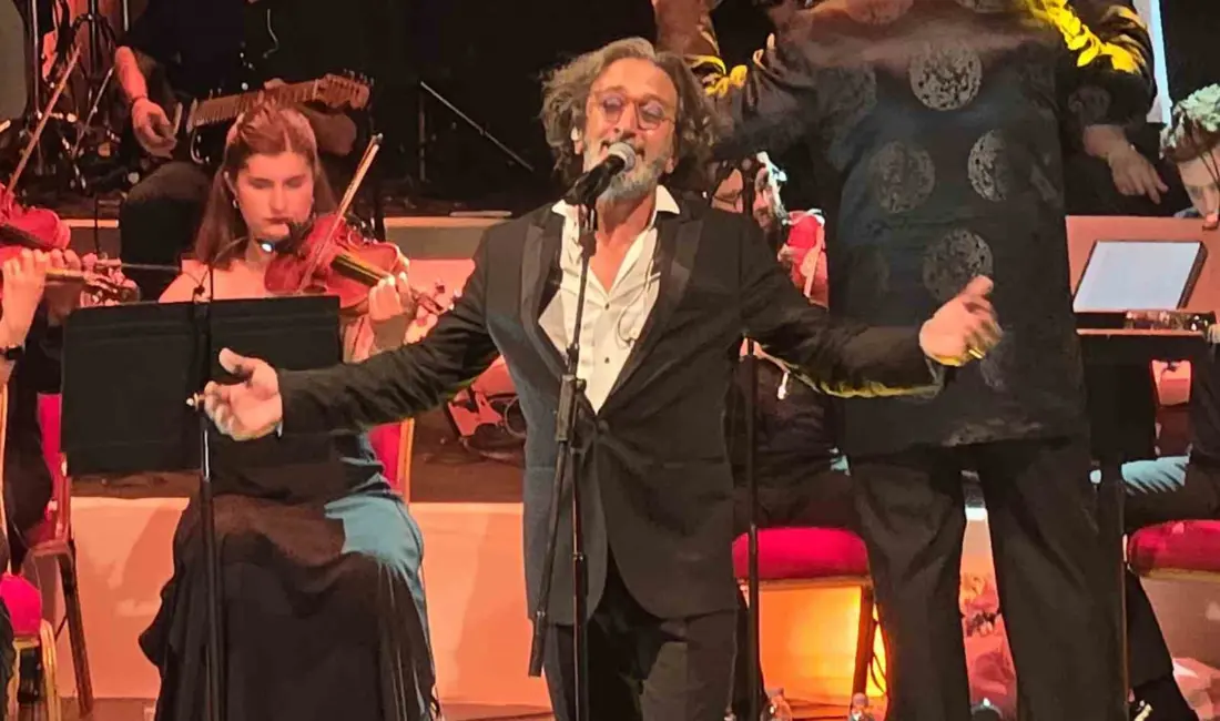 Bursa’da 64. Uluslararası Bursa Festivali Kapsamında Açıkhava Tiyatrosu’nda sahne alan