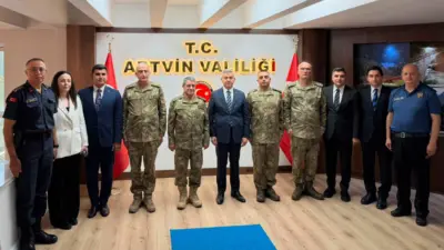 Genelkurmay Başkanı Orgeneral Selçuk Bayraktaroğlu, bölgedeki askeri birliklerde denetleme ve