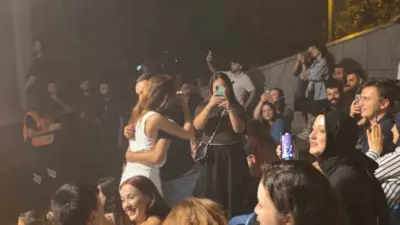 Zonguldak’ın Karadeniz Ereğli ilçesinde ünlü şarkıcı Gökhan Türkmen’in konseri, romantik