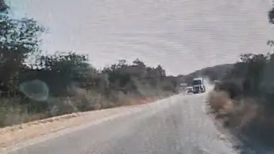 Bursa’da tek şerit yolda hatalı sollama yapan hafriyat kamyonu, kazaya