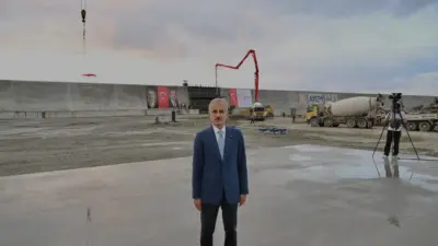Ulaştırma ve Altyapı Bakanı Uraloğlu, İyidere Lojistik Limanı'nın ana mendirek