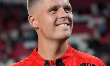 Hollanda Eredivisie ekiplerinden PSV Eindhoven'ın yıldız orta saha oyuncusu Joey