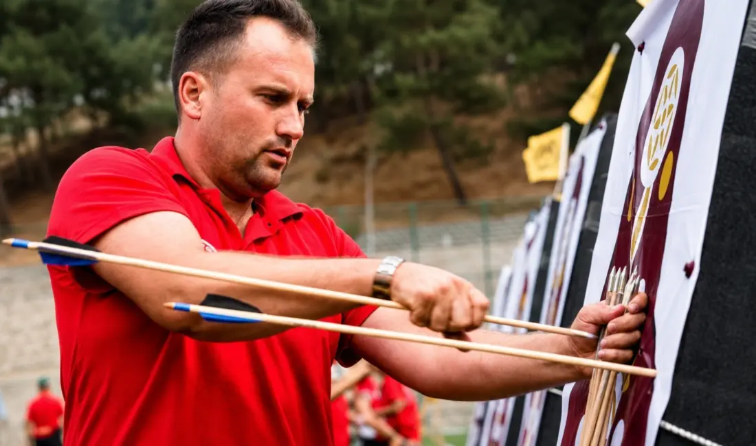 Karacabey Belediyespor Kulübü’nün başarılı geleneksel okçuluk sporcusu Fatih Çetin, Amasya’da