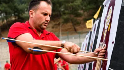 Karacabey Belediyespor Kulübü’nün başarılı geleneksel okçuluk sporcusu Fatih Çetin, Amasya’da