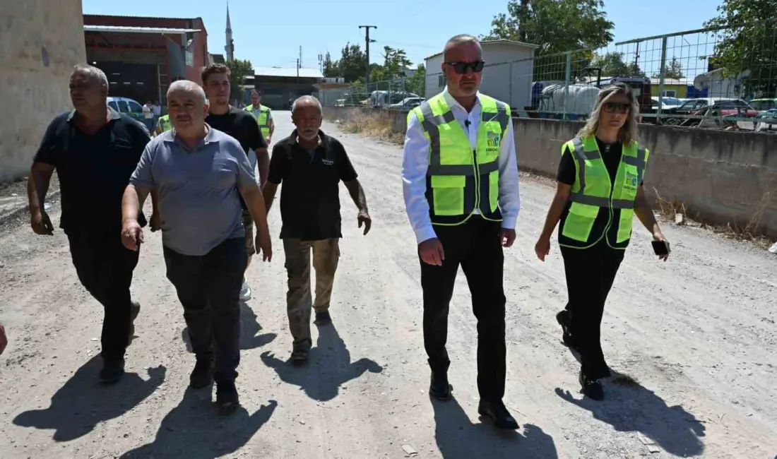 Karacabey Belediyesi Fen İşleri Müdürlüğü ekipleri, ilçe genelinde ulaşım konforunu
