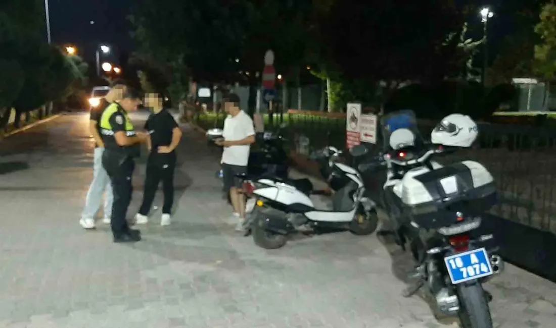 Bursa’nın Karacabey ilçesinde motosikletlere yönelik denetim gerçekleştirildi. Atatürk Kültür Parkı’nda