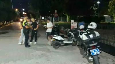 Bursa’nın Karacabey ilçesinde motosikletlere yönelik denetim gerçekleştirildi. Atatürk Kültür Parkı’nda