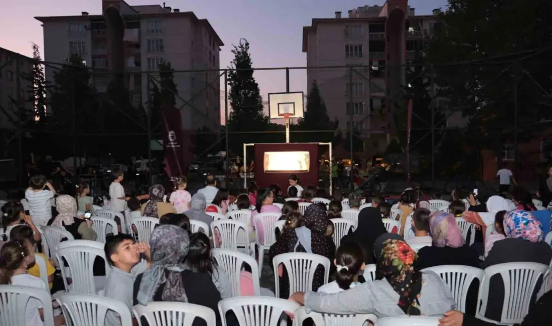 İnegöl Belediyesi’nin “İnegöl’de Yaz Etkinlikleri” kapsamında düzenlediği “Karagöz’ün Salıncağı” adlı