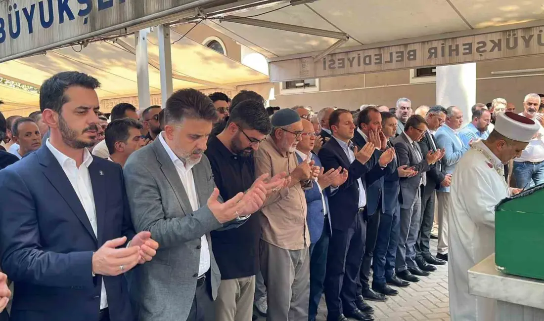 Bursa’da dün direksiyon hakimiyetini kaybederek refüje çarpan, tedavi gördüğü hastanede